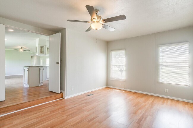 Building Photo - 149 Valley Meadows Dr