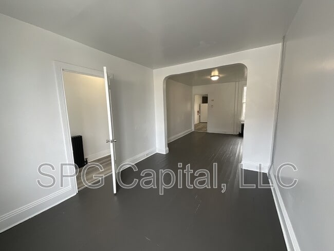 Building Photo - 730 W Mason Ave