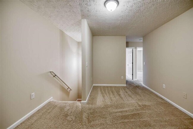 Building Photo - 453 Tara Commons Cir