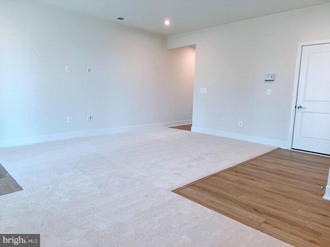 Building Photo - 122 Galaxy Pl