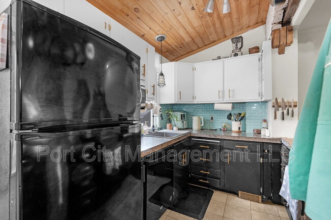 Building Photo - 210 S Bouldin St