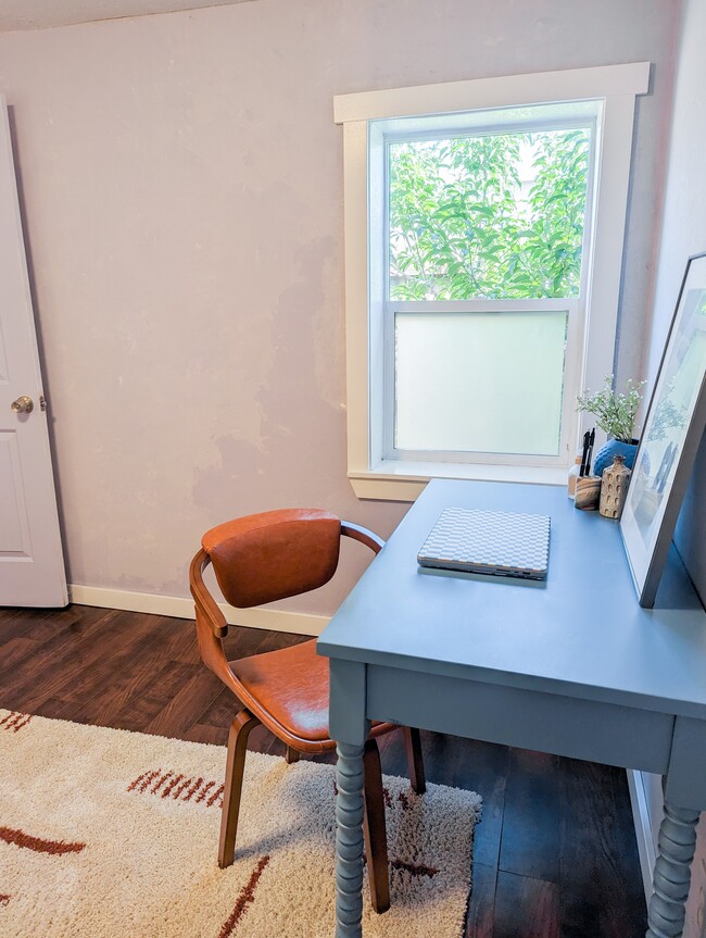 Our 1st guest bedroom has a dedicated work area - 5410 Monaco St