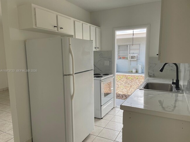 Building Photo - 6025 Polk St