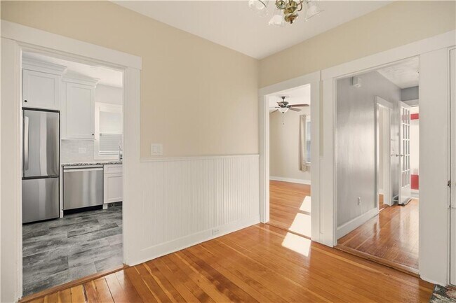 Building Photo - 65 Maple Ave