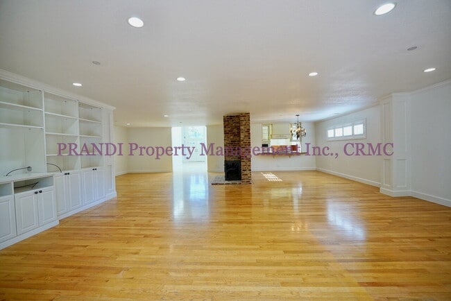 Building Photo - Country Club Home on Corner Lot, All One L...