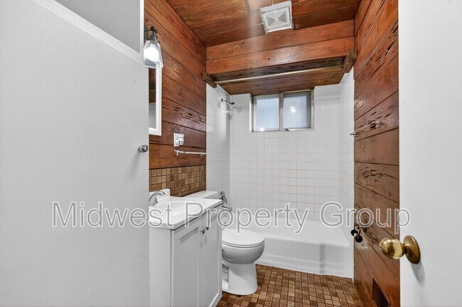 Building Photo - 1156 Cove Ln