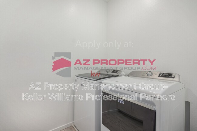 Building Photo - 14031 W Pershing St