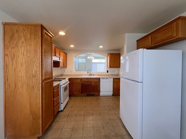 Building Photo - House For Rent in Fernley