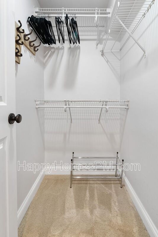 Building Photo - 377 King St