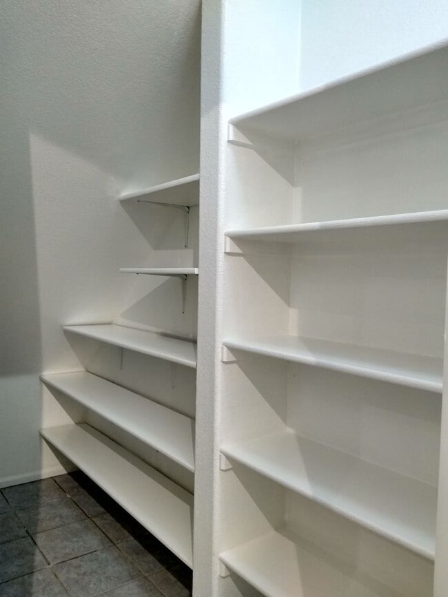 Building Photo - Beautifull Spacious 2 Bedroom 2 Bath Townh...