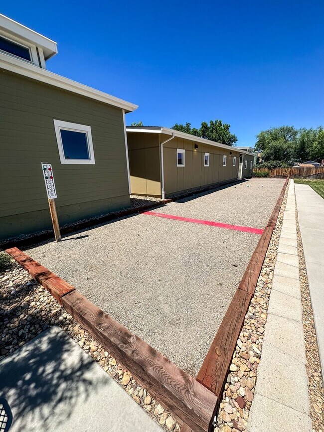 Building Photo - Beautiful "Like New" Large 2Bd 2Ba condo W/ amazing views of the flatirons!