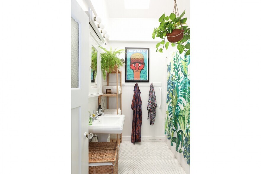 Building Photo - 1563 Lucretia Ave