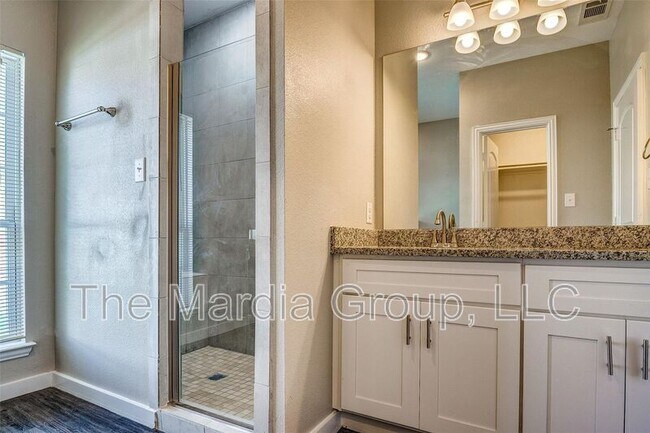 Building Photo - 1110 Woburn Dr