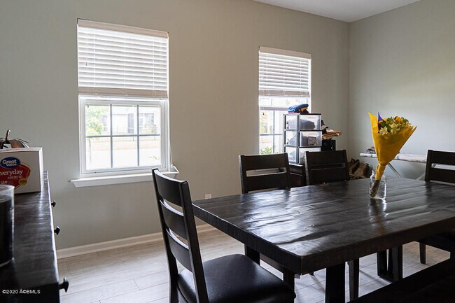 Building Photo - 81 Saluda Way