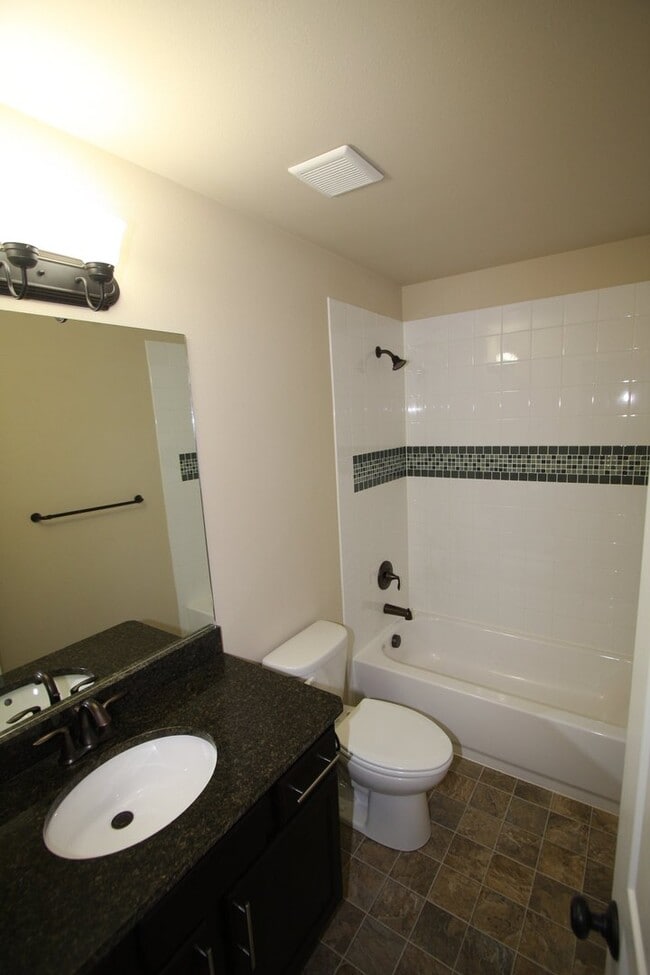 Building Photo - 3 Bedroom South Anchorage Townhouse!