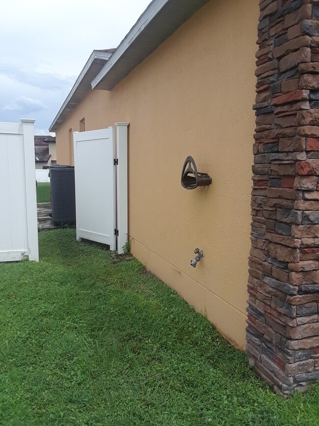 Building Photo - Spacious 4-Bedroom Home in Poinciana!
