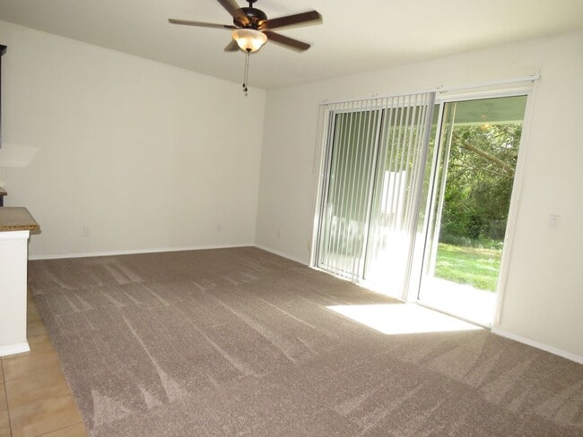 Building Photo - Beautiful Townhouse 3/2.5/2cg $2300mo