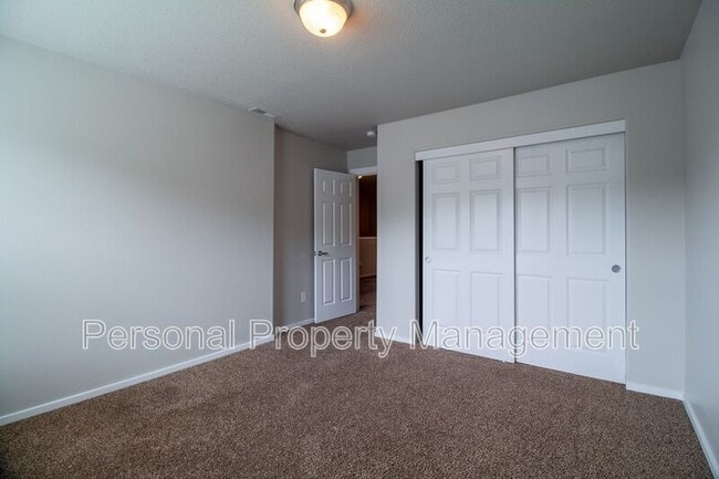 Building Photo - 1413 NE 83rd Dr