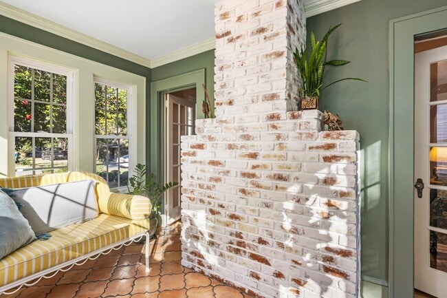 Building Photo - 821 Ingleside Ave