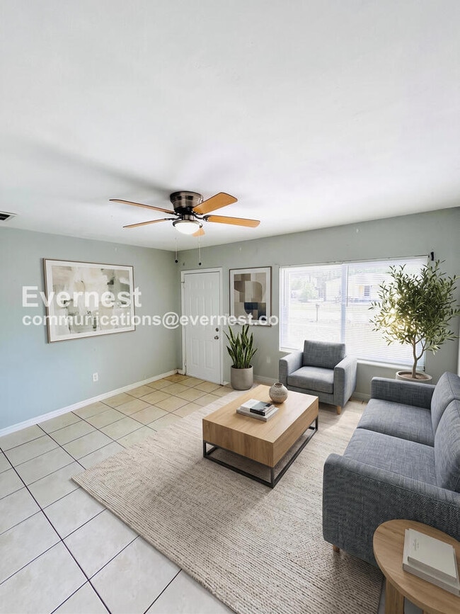 Building Photo - 3019 W Meadow St