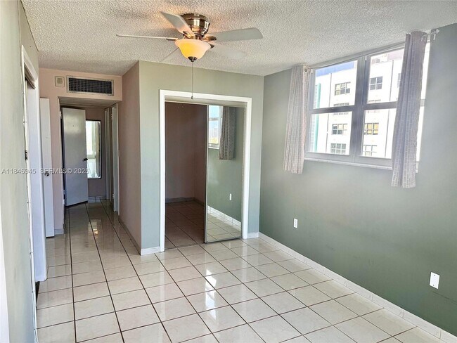 Building Photo - 1228 West Ave