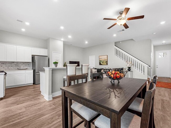 Building Photo - 4420 Ibiza Ln