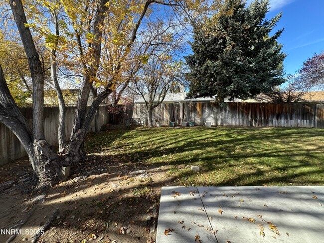 Building Photo - 835 Singingwood Dr