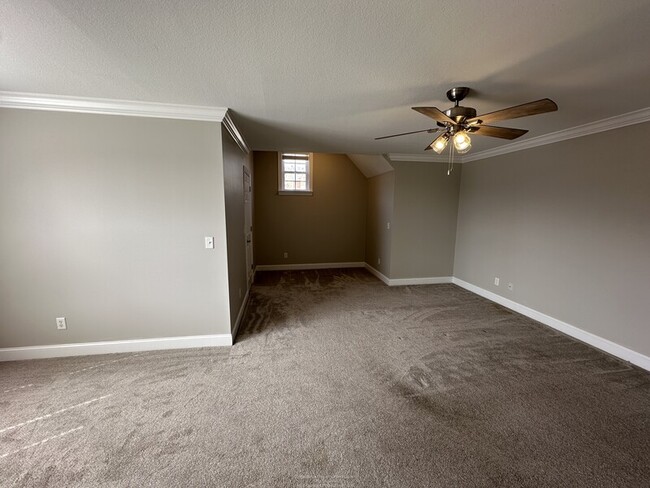 Building Photo - 5511 Ginkgo Rd