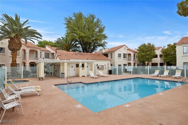 Building Photo - 4861 S Torrey Pines Dr