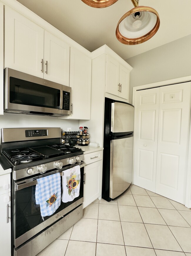 Building Photo - 3832 Charles Ave