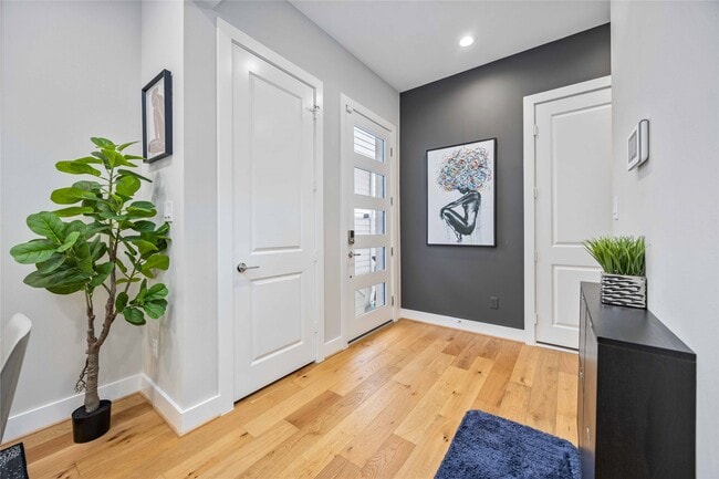 Building Photo - 5821 Kansas St