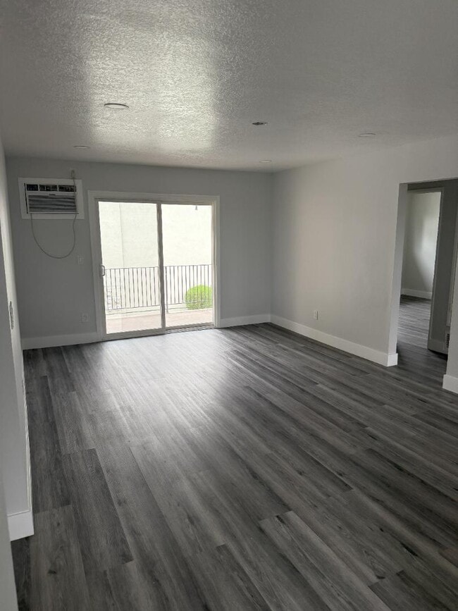 Building Photo - 122 N Merrimac Dr