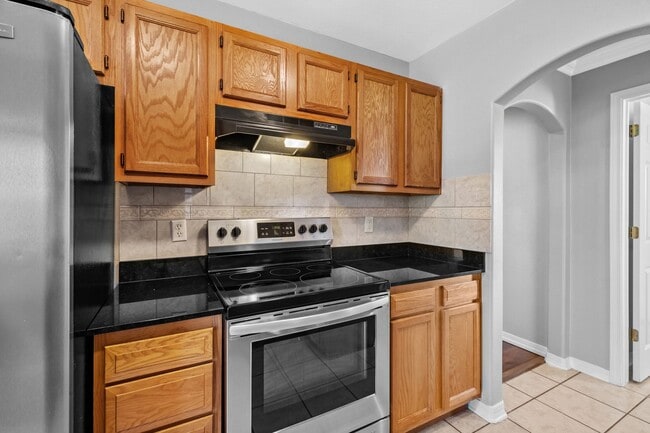 Building Photo - Beautiful Spacious Home w/ Community Clubhouse and Pool!