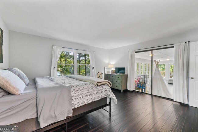 Building Photo - 180 Waterfront Dr