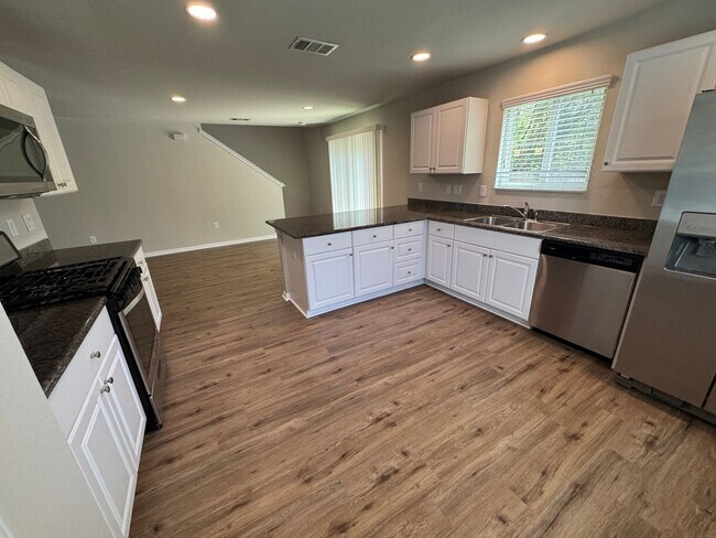 Building Photo - NEAR MEDICAL CENTER  |  GATED COMMUNITY   | 3 BEDROOMS  |  2.5 BATHS