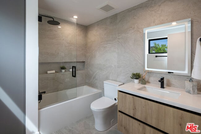 Building Photo - 1247 1/2 W Bellevue Ave