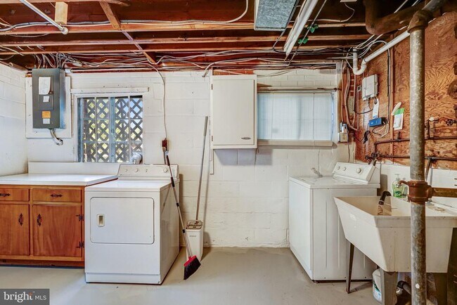 Building Photo - 9232 Forest Haven Dr