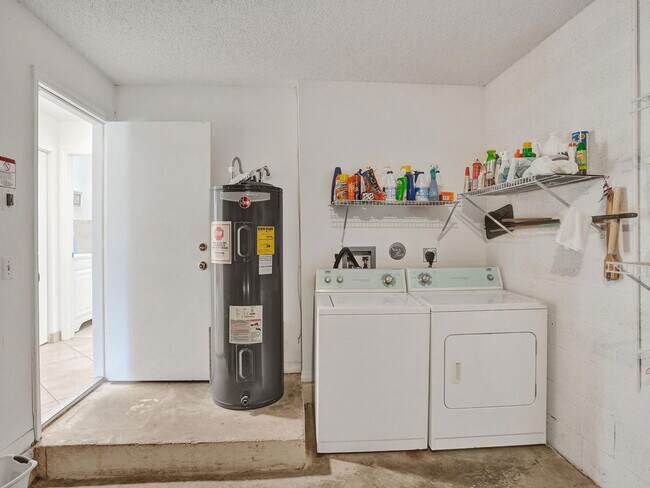 Building Photo - 1245 SW 46th Way