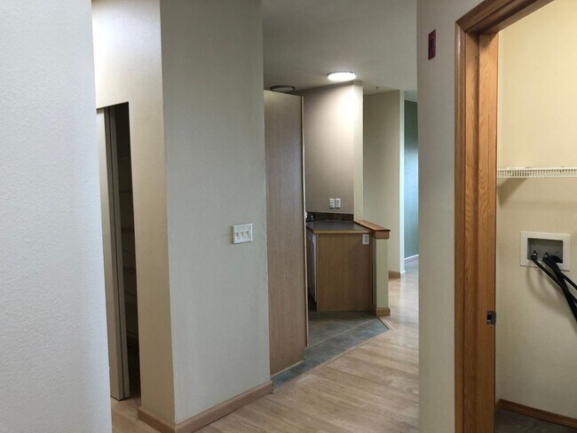 Building Photo - 3 Bed 2 Bath Condo in Bellingham near WWU