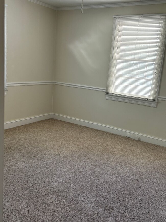 Building Photo - 2 Bedroom Salisbury Home