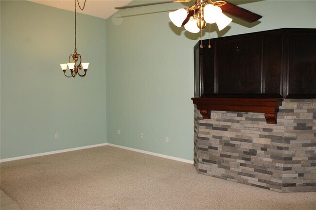 Building Photo - 1702 Fairway Trce