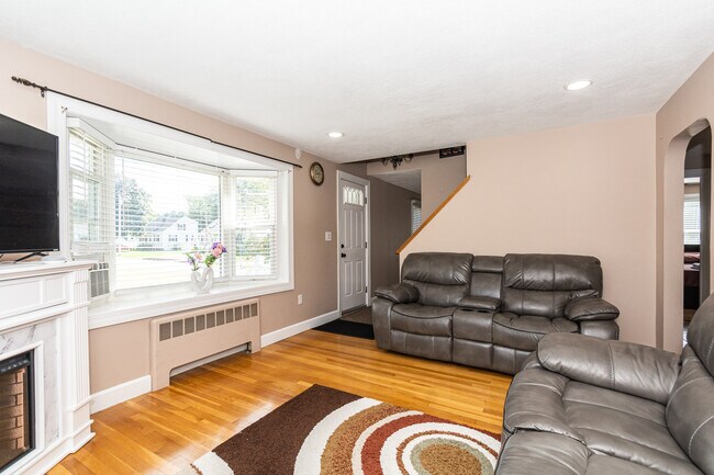 Building Photo - 5 Leon St