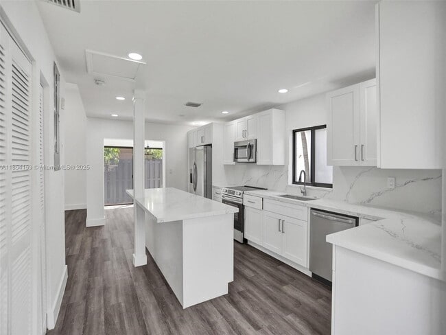 Building Photo - 8906 SW 5th Ln