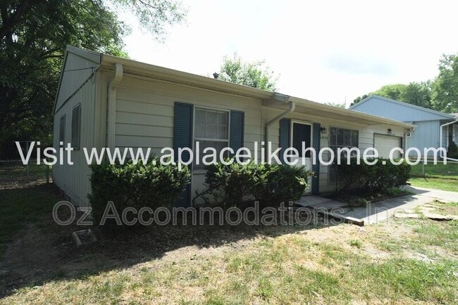 Building Photo - 5010 Valley Ln