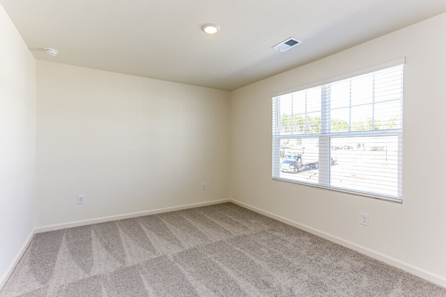 Building Photo - 7610 Saffron Ave