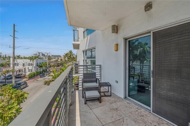 Building Photo - 7700 Collins Ave