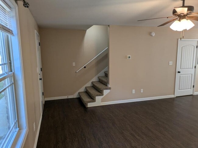 Building Photo - 150 Mayhew Rd