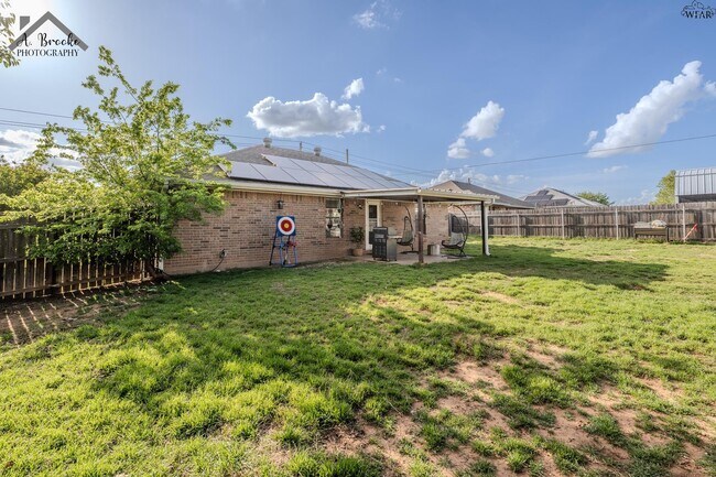 Building Photo - 1505 City View Dr