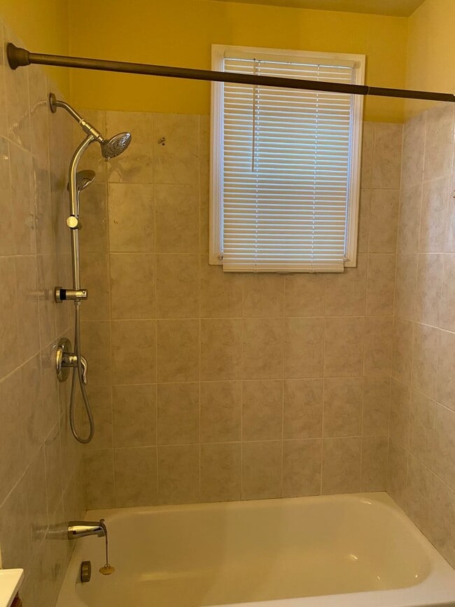 Building Photo - Spacious Rooms! Hardwood Flooring Throughout! A/C! W/D Hook-Up!