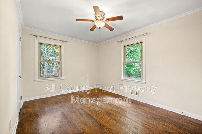Building Photo - 2461 Fontaine Cir